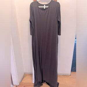 Zenana gray maxi tee dress with 3/4 length sleeves